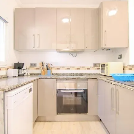 아파트 Con Piscina - Lilia Rosa 9 *